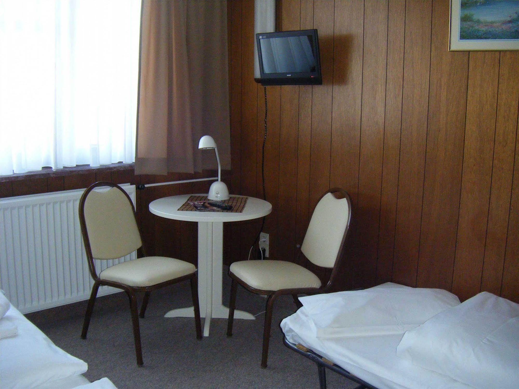 Central-Hotel Tegel Berlin Eksteriør billede