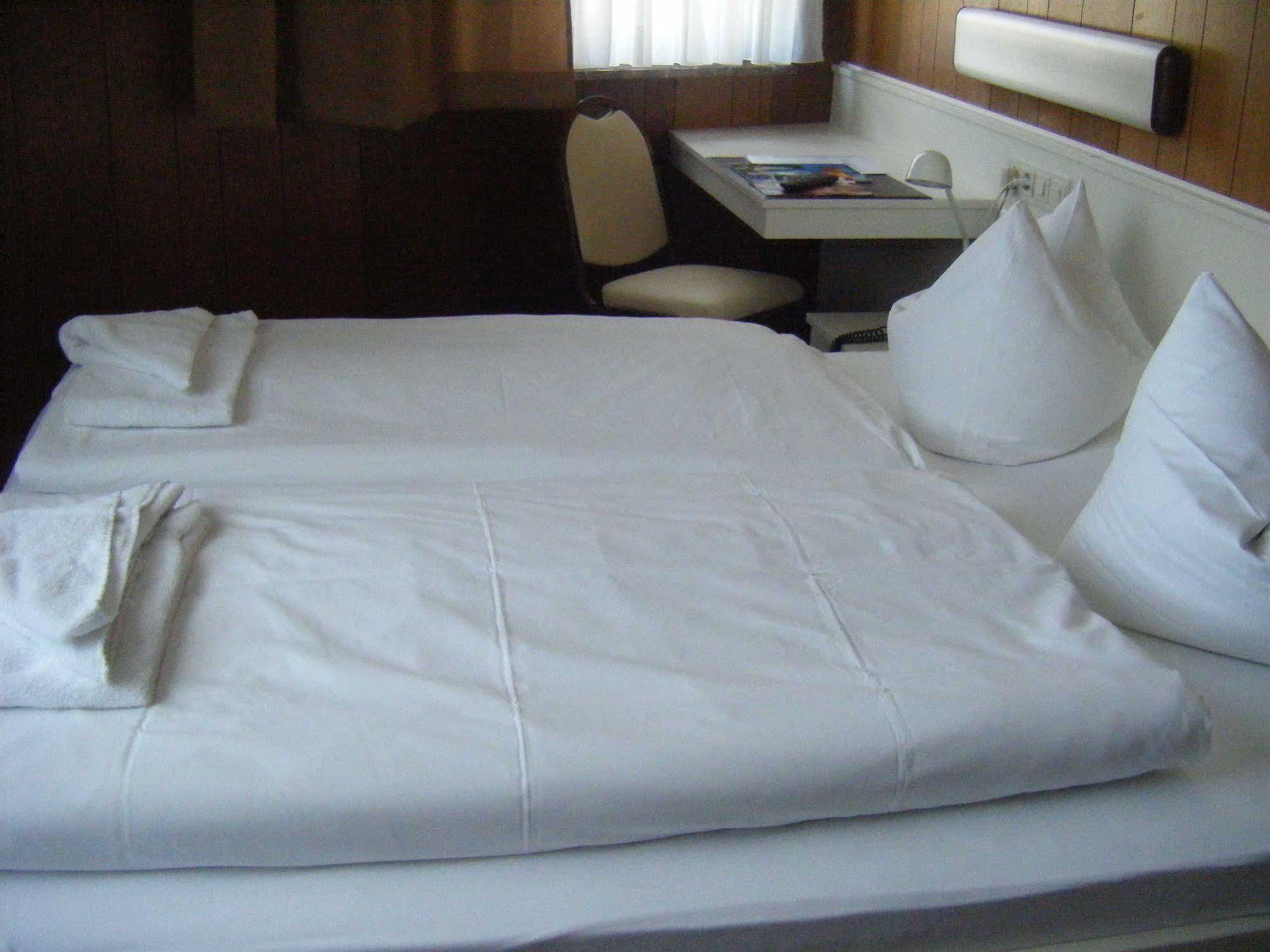 Central-Hotel Tegel Berlin Eksteriør billede
